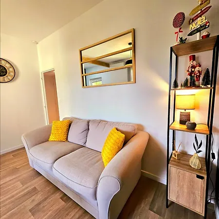 Apartment Elegant T2 Au Calme Avec Terrasse Et Climatisation *